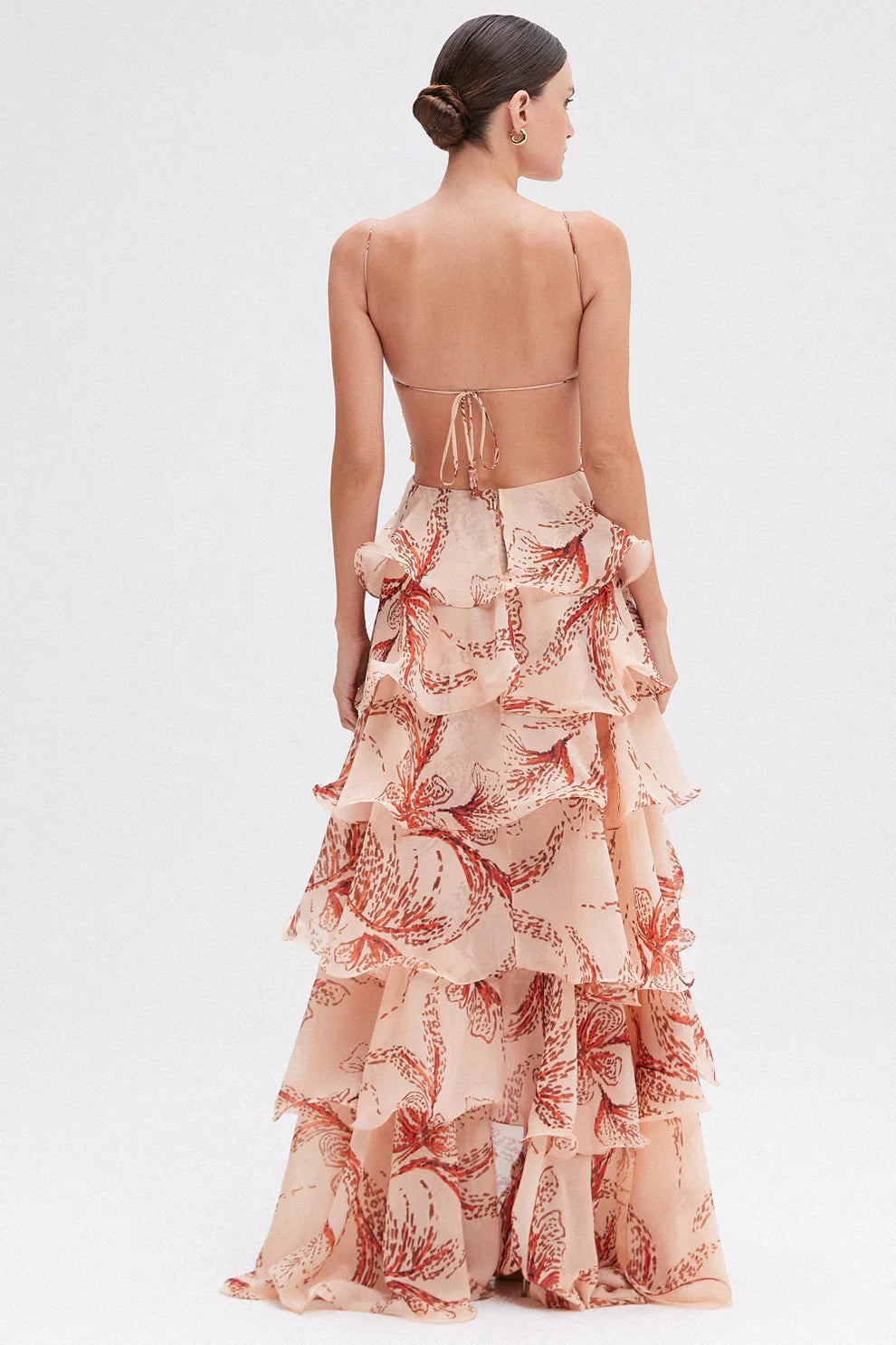Abito da cerimonia donna, stile romantico. Vestito lungo con gonna a strati e raffinato corpetto ricamato.