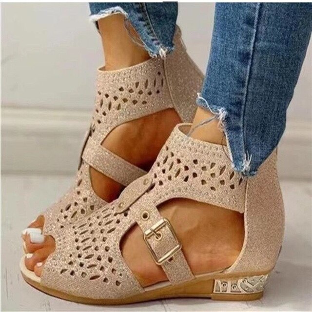 Sandali donna estivi eleganti, stile gladiatore moderno, disponibili in beige e nero per comfort e moda.