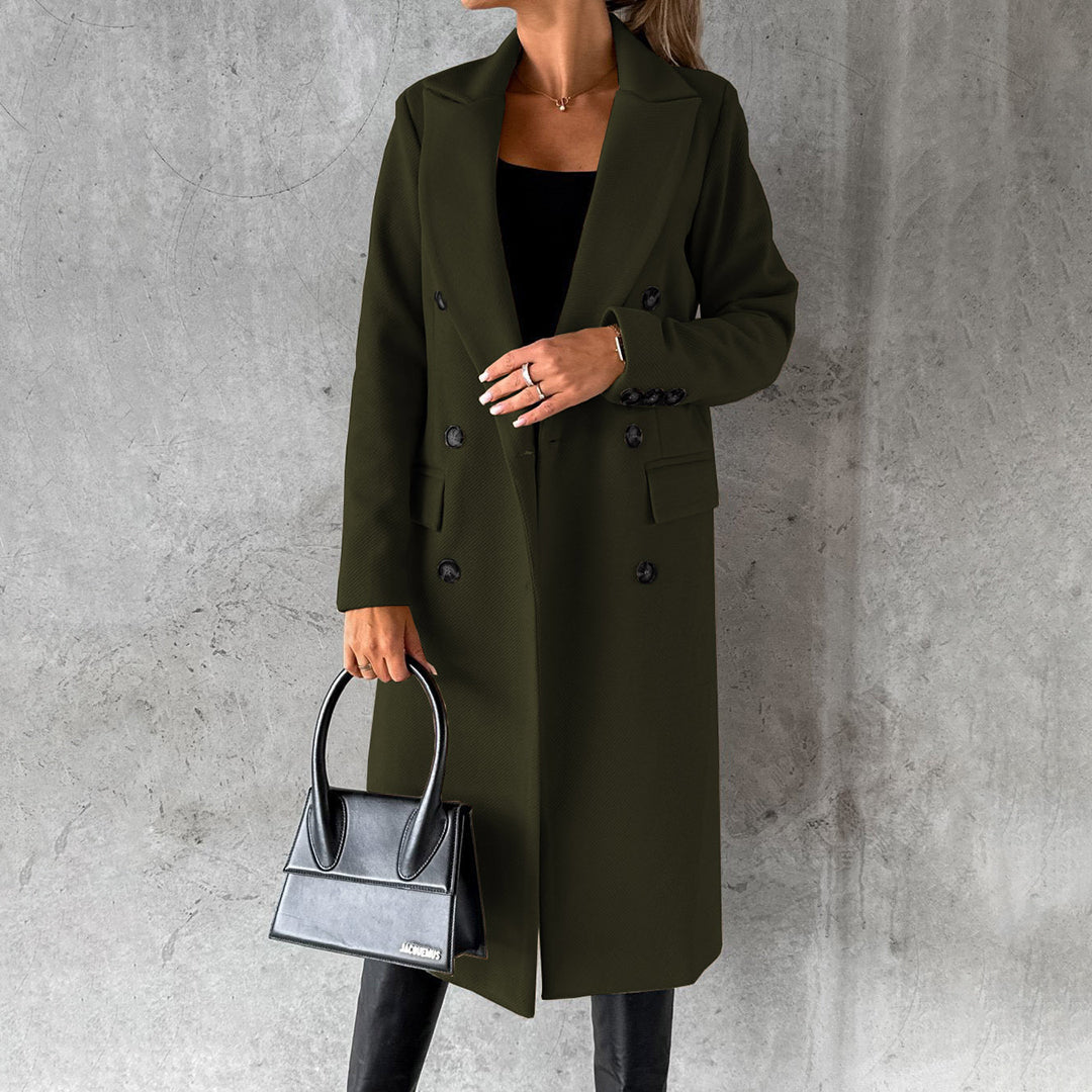 Capospalla donna doppiopetto, per un autunno all'insegna dell'eleganza classica e comfort.