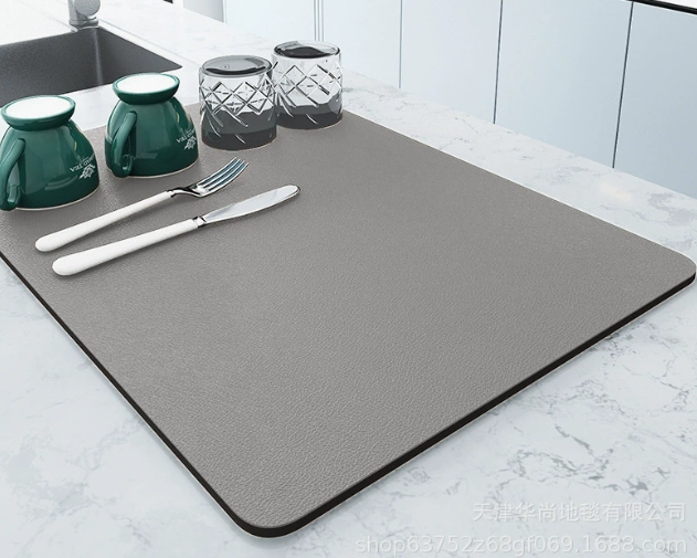 Tappetino asciugapiatti per cucina, estremamente assorbente e con asciugatura rapida. Essenziale per l'igiene.