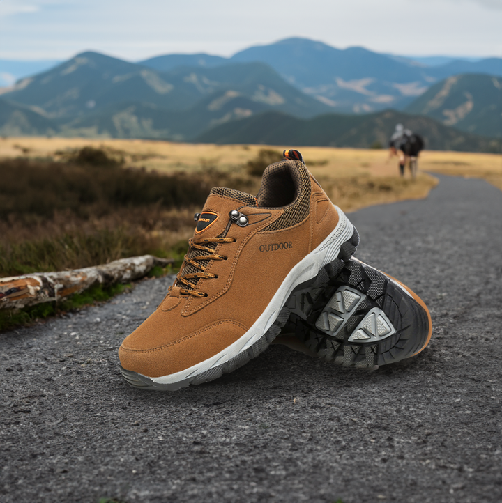 Scarpe comode uomo da trekking, antiscivolo e con supporto, perfette per lunghe camminate.