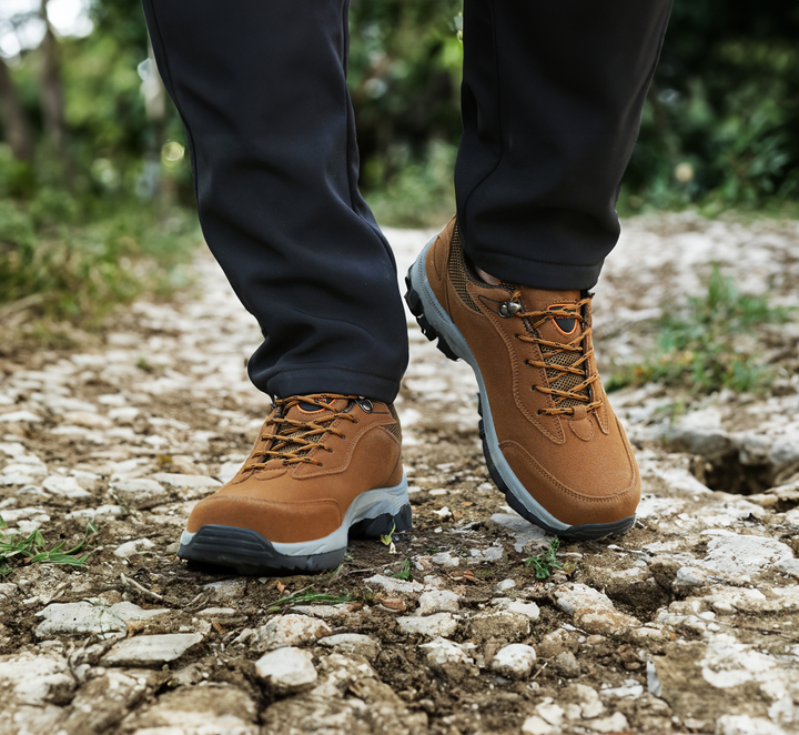 Sneakers uomo sportive con supporto plantare e design leggero, ottime per passeggiate e attività.