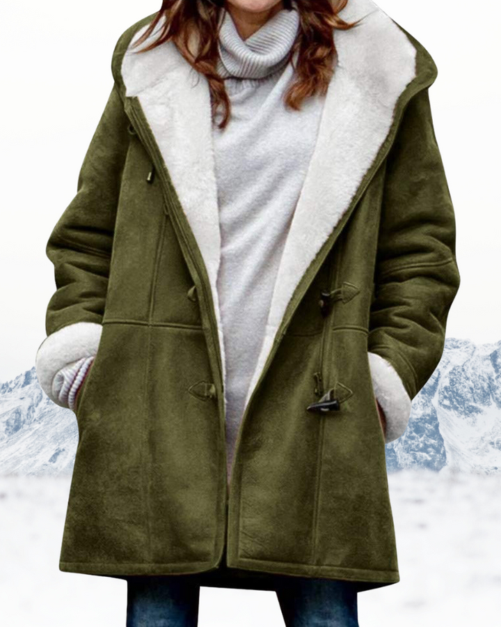 Cappotto duffle grigio da donna, taglio lungo con cappuccio. Caldo e versatile, ideale per un inverno confortevole.