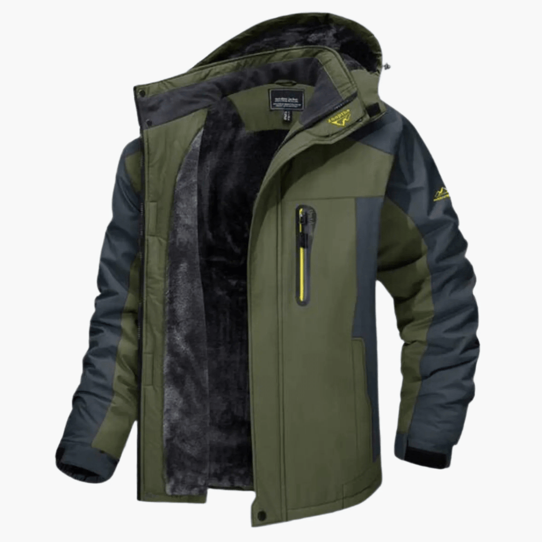 Uomo indossa giacca impermeabile casual con cappuccio, perfetta per attività outdoor, escursioni e tempo libero.