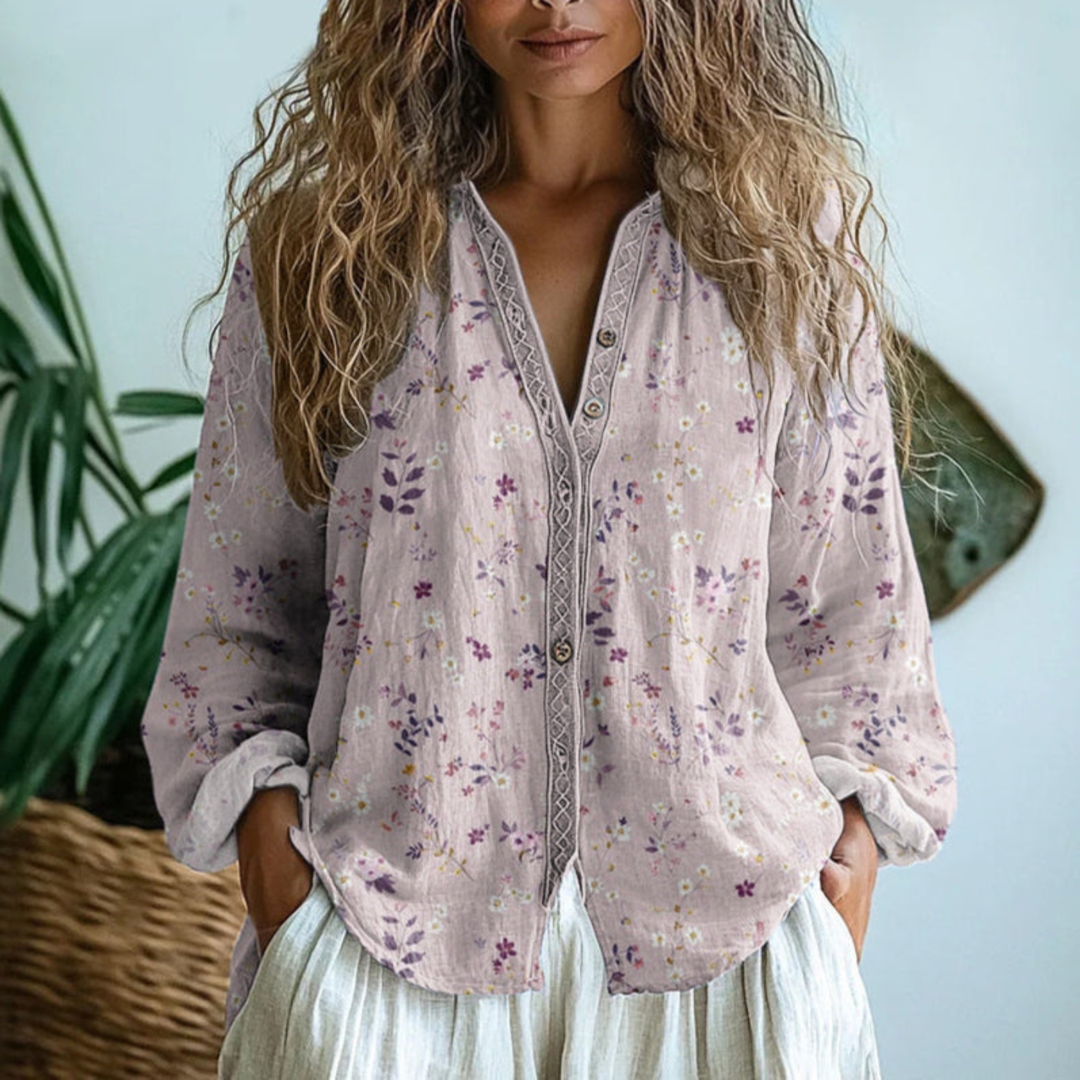 Blusa donna a righe rosa chiaro con maniche lunghe e bottoni. Abbigliamento moda elegante e casual.