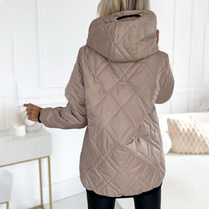 Parka donna invernale, design moderno ed elegante, con cappuccio per un calore extra.