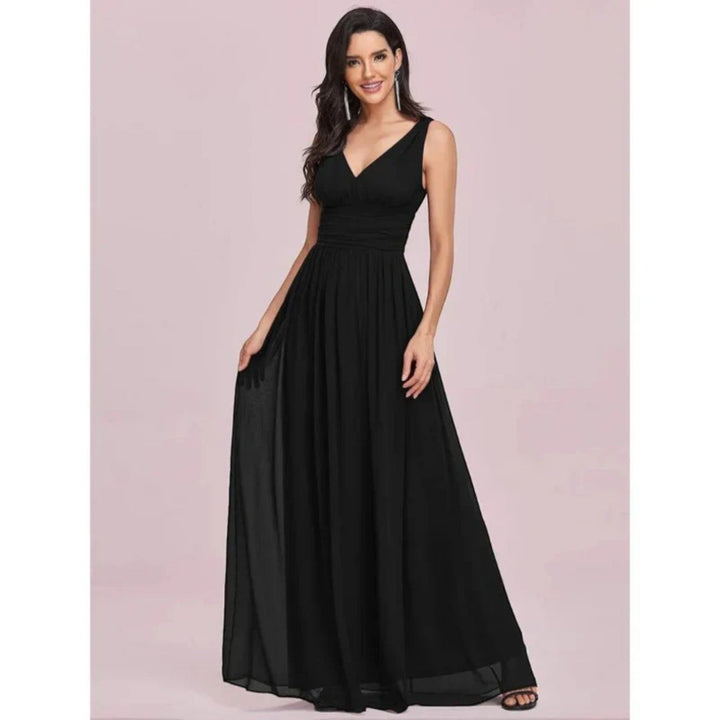 Abito maxi donna elegante primavera-estate, scollo a V, per un look raffinato e leggero.