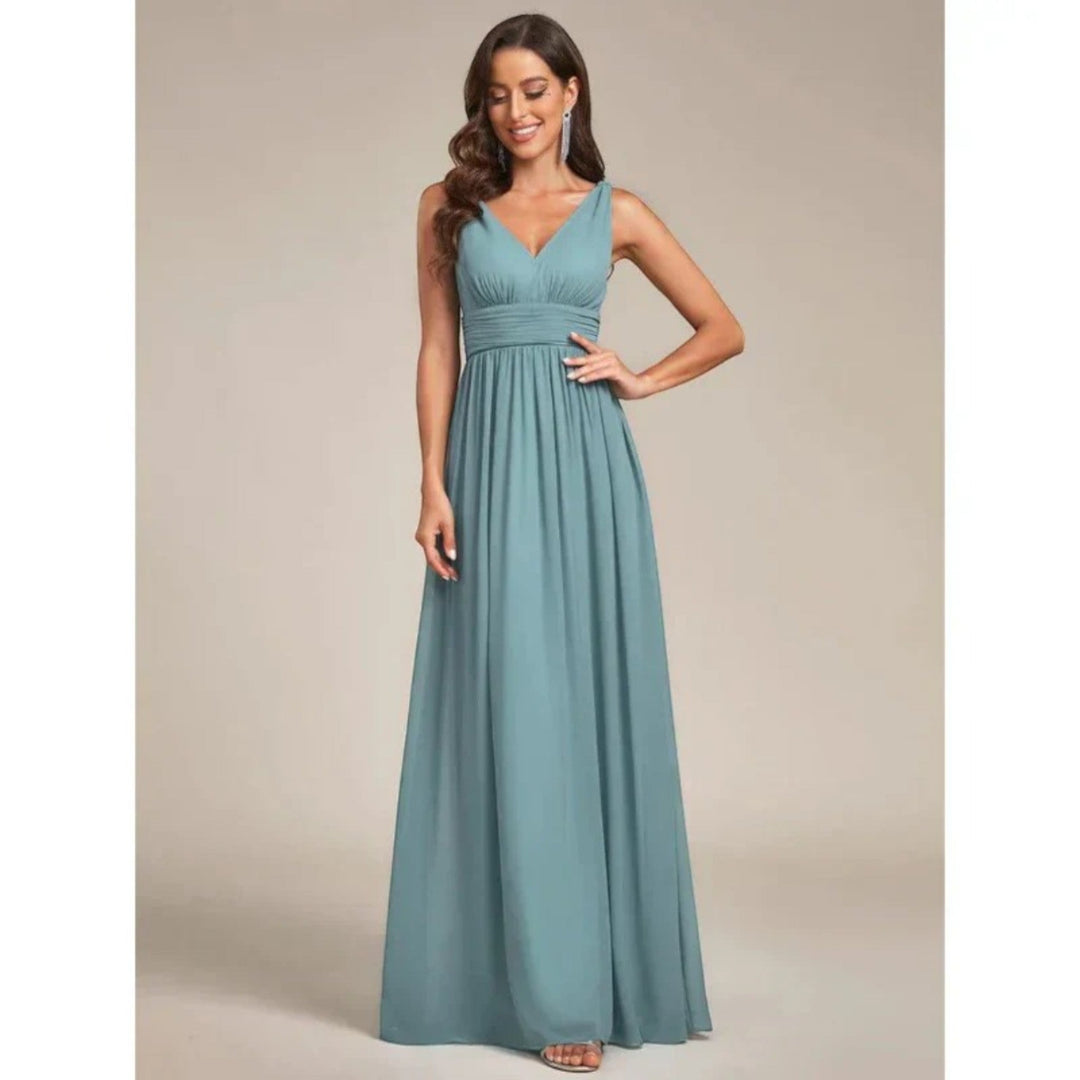 Elegante abito da festa donna maxi, scollo a V, senza maniche, versatile per ogni occasione.