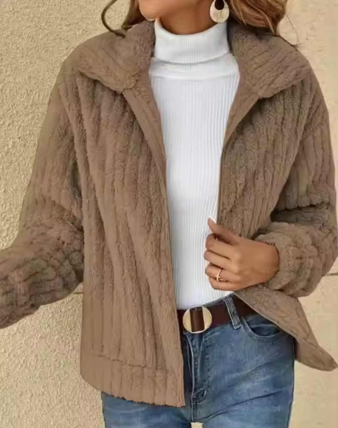 Cardigan donna caldo e confortevole per l'inverno, con maniche lunghe e zip frontale.