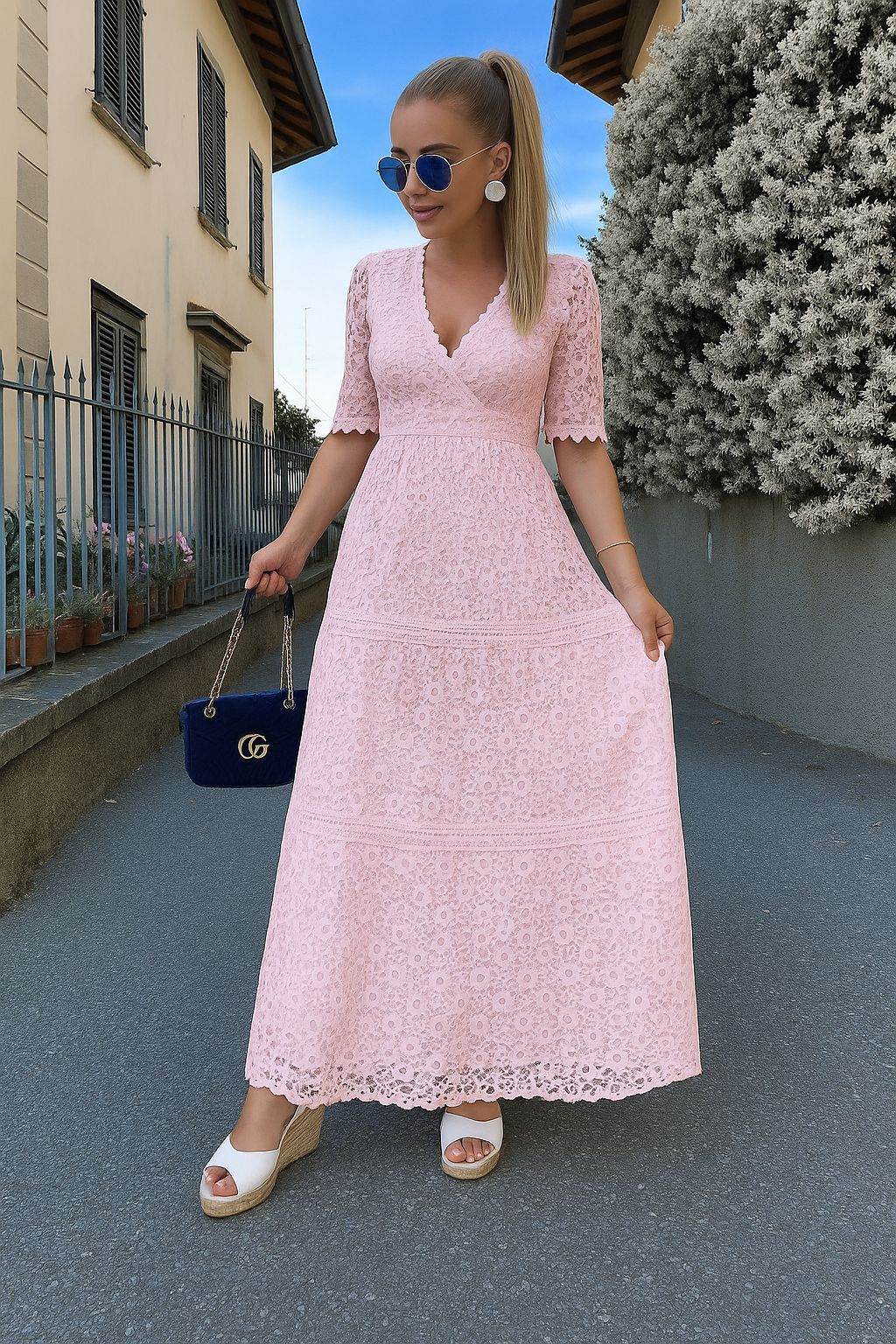 Abito donna lungo estivo, elegante e casual, design italiano versatile per cerimonia o vacanza.