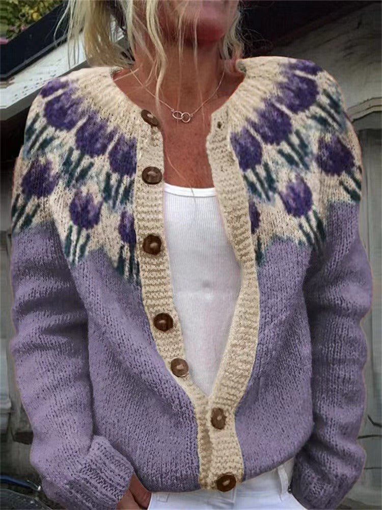 Elegante cardigan donna stile nordico, design classico vintage, ideale per outfit invernali e autunnali caldi.
