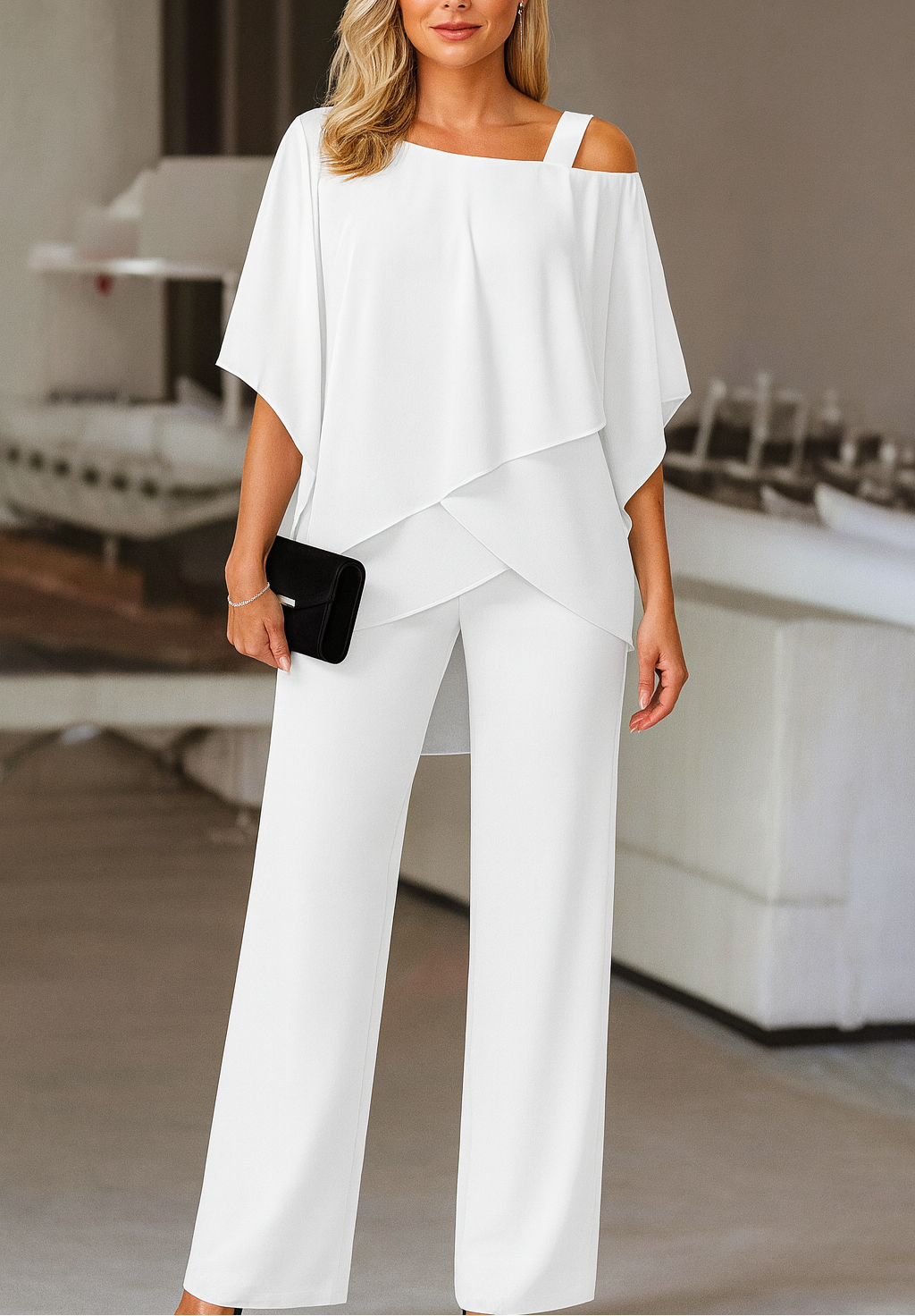Completo donna chic con blusa elegante e pantaloni larghi. Versatile per ufficio o eventi, abbigliamento sofisticato.