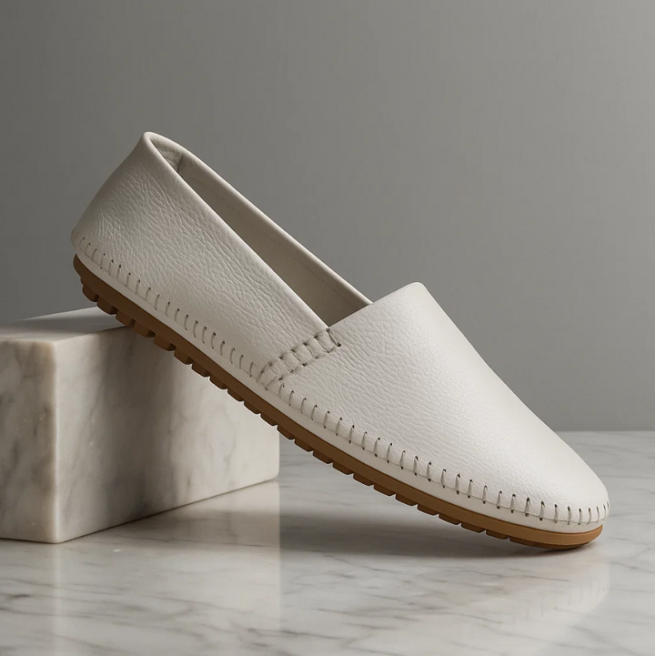 Mocassini uomo slip-on leggeri e comodi per la primavera e l'estate. Calzature ideali per lunghe passeggiate.
