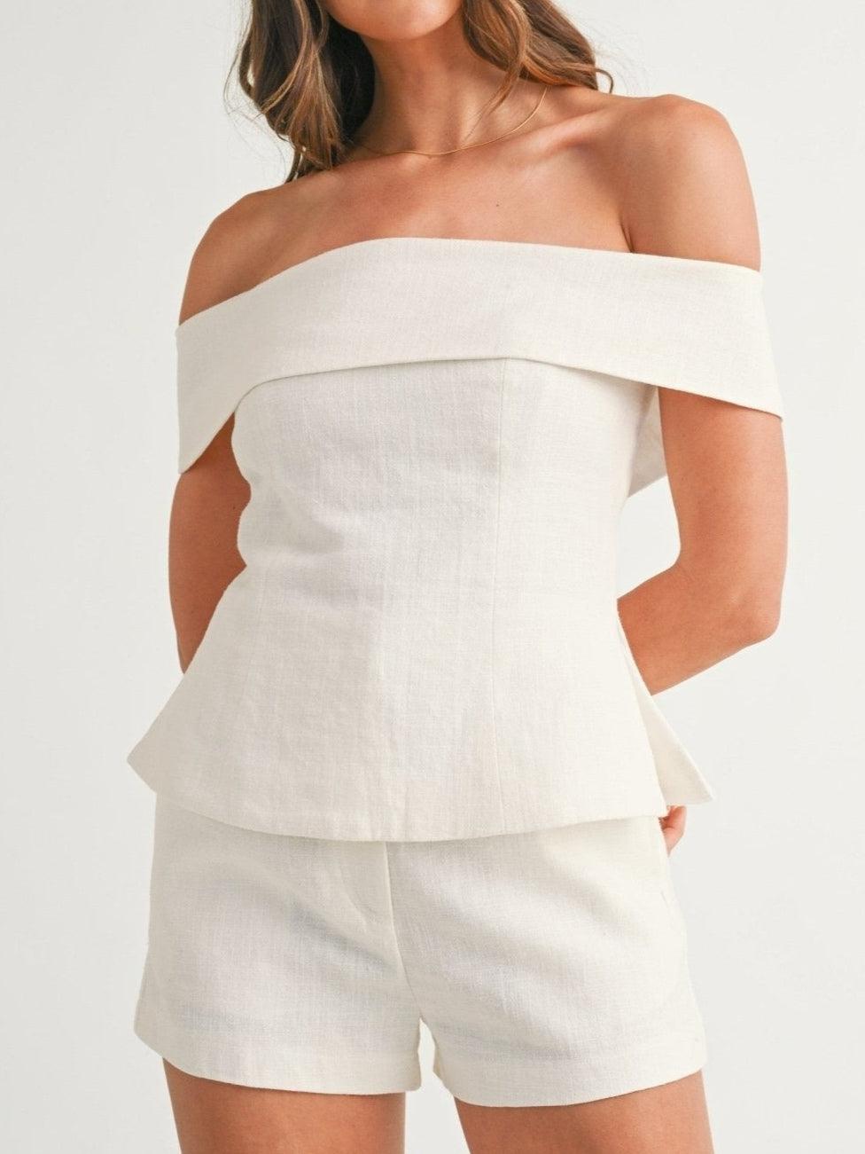 Set completo donna elegante misto cotone, top crop e pantaloni fluidi, moda estiva.