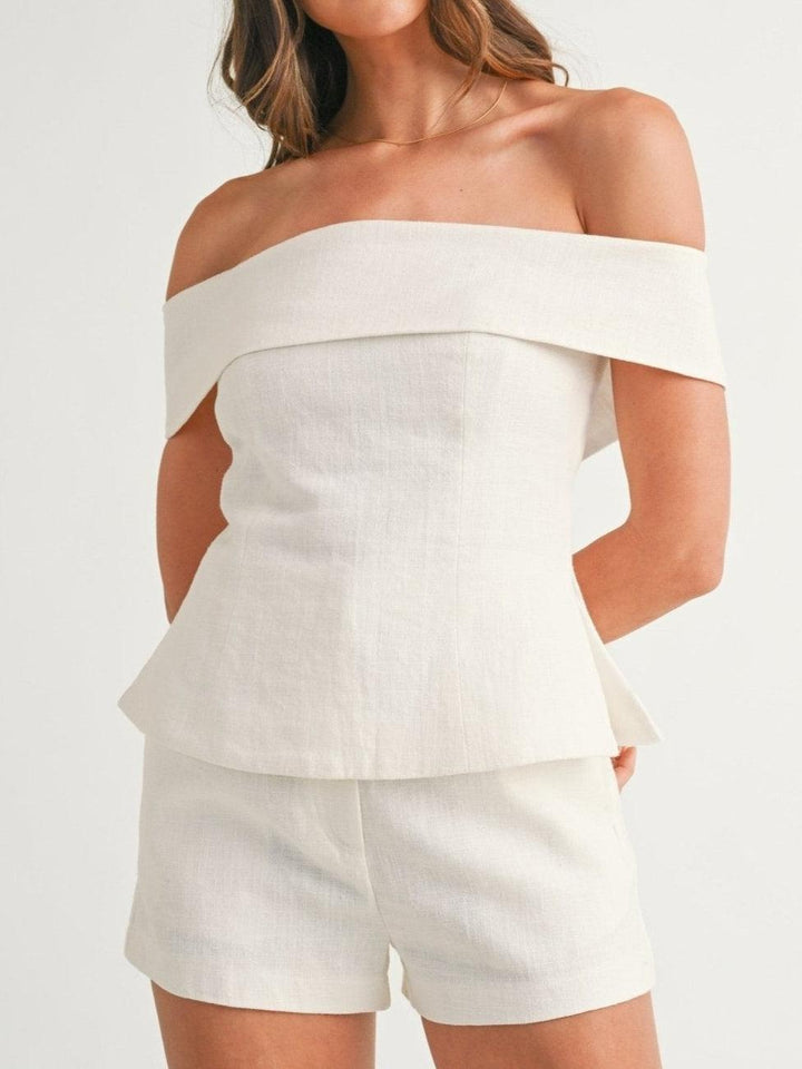 Set completo donna elegante misto cotone, top crop e pantaloni fluidi, moda estiva.