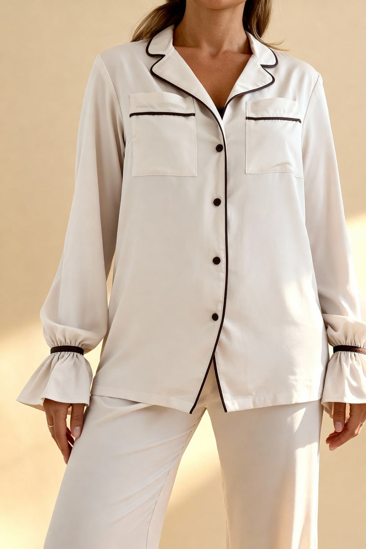 Pantaloni pigiama donna coordinati, parte di un set leggero due pezzi con top revers, ideali per comfort e relax.