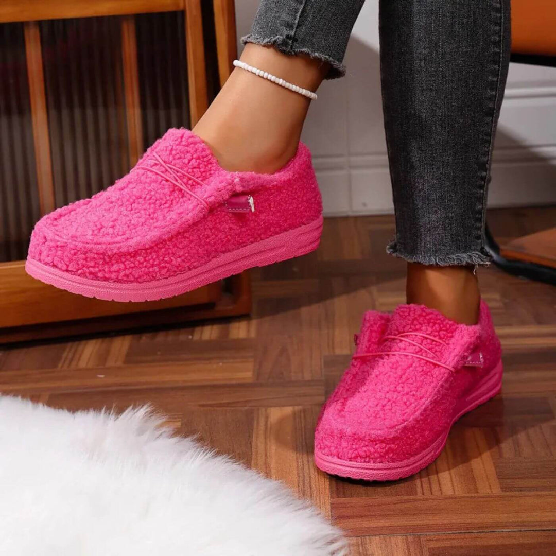 Pantofole calde donna con fodera interna, design moderno per comfort e stile a casa, ideali per l'inverno.