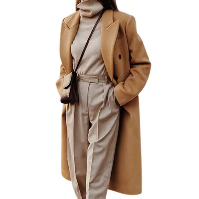 Morbido cappotto di lana da donna, garantisce calore e un look raffinato per la moda invernale. Comfort femminile.