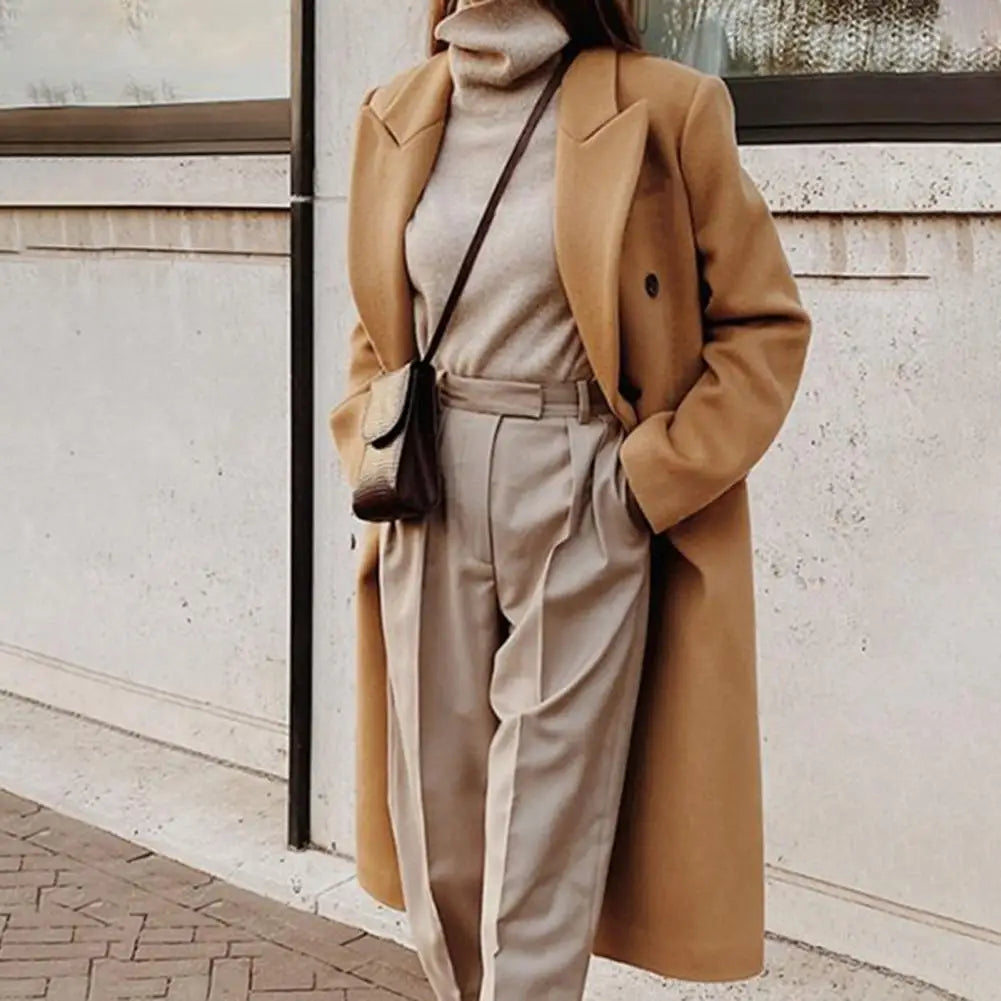 Cappotto donna in lana versatile ed elegante, capo essenziale per la moda invernale e l'inverno femminile.