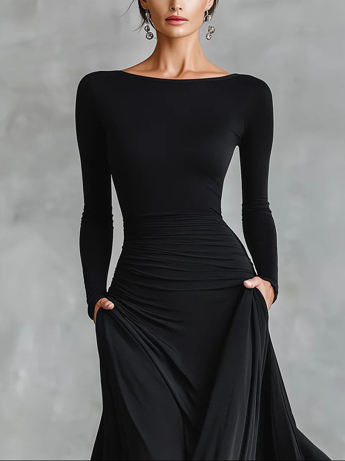 Abito lungo elegante nero donna con scollo a barca classico, maniche lunghe e vestibilità slim, moda per serate.