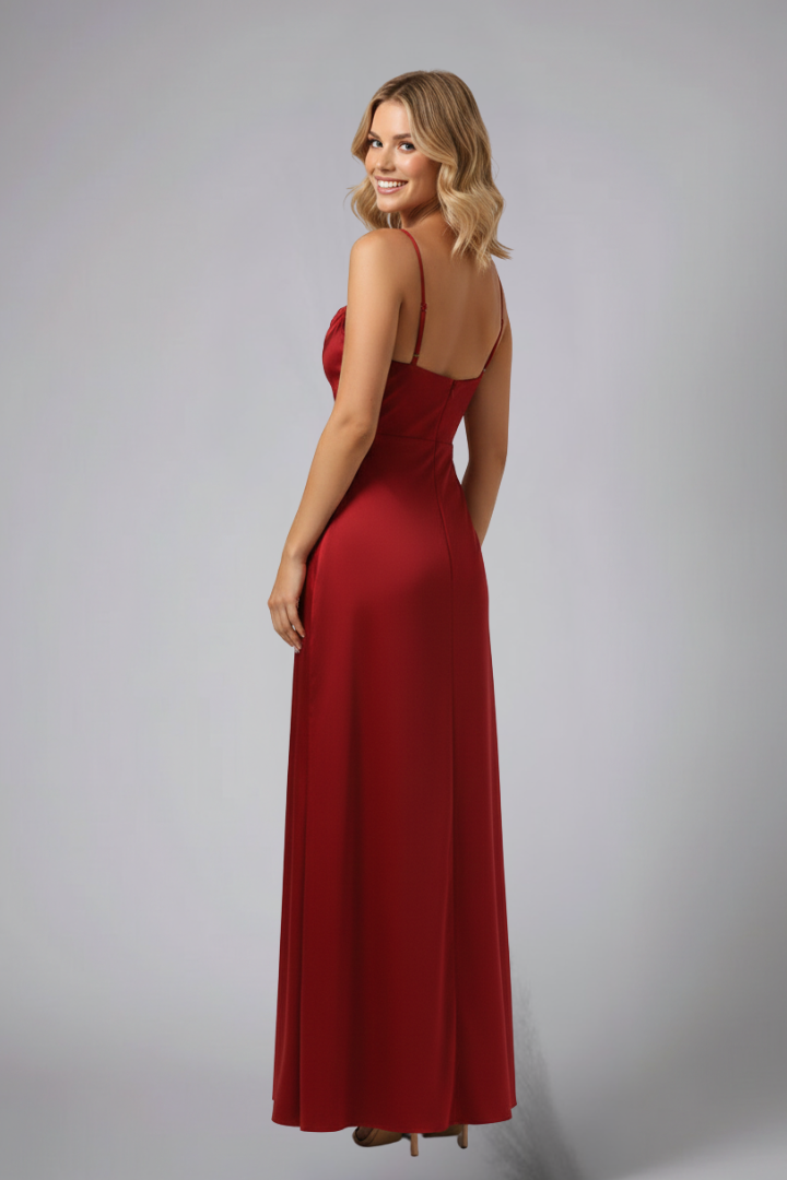 Elegante maxi vestito donna senza maniche, con spacco. Ideale per cerimonie e un look estivo raffinato.