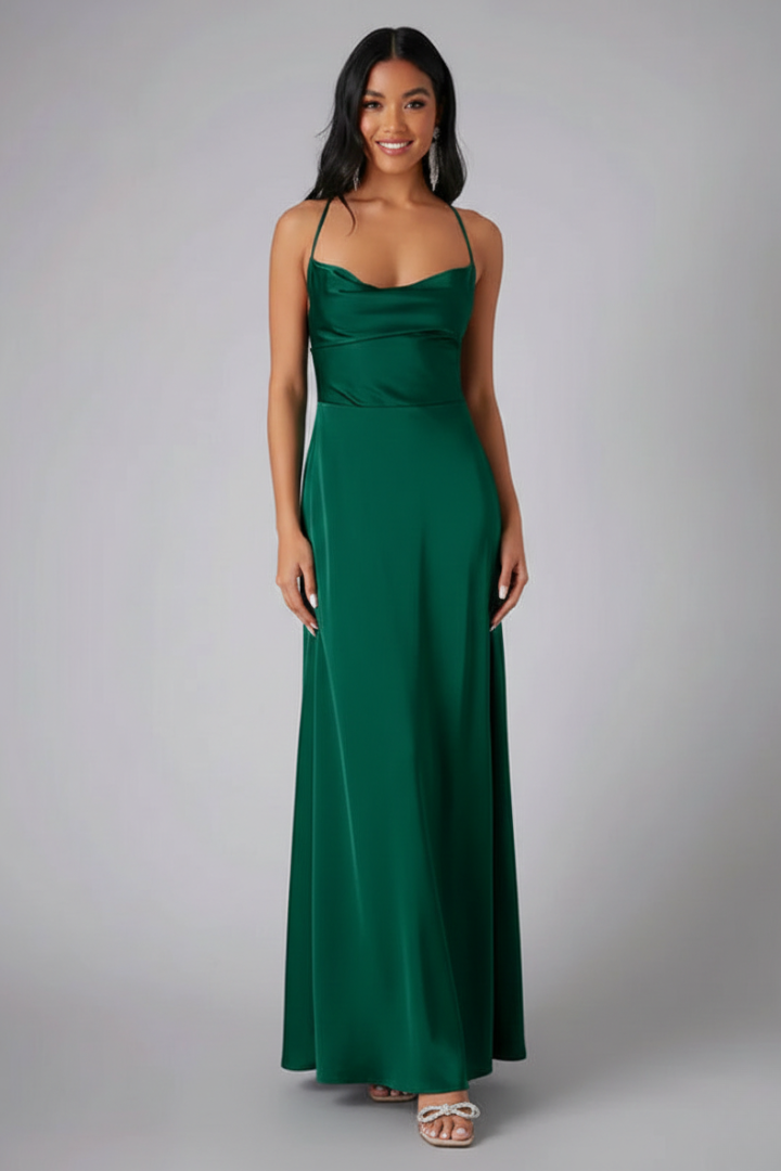 Maxi abito da sera donna, senza maniche e con spacco laterale. Eleganza raffinata per cerimonie e feste.
