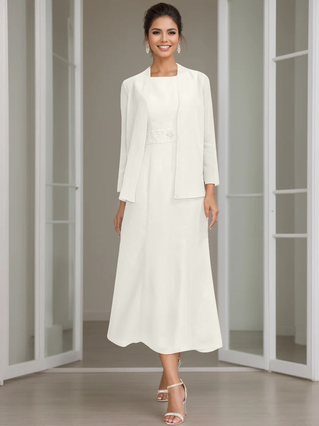 Abito da sera elegante, giacca sofisticata e vestito midi, per un look formale donna.