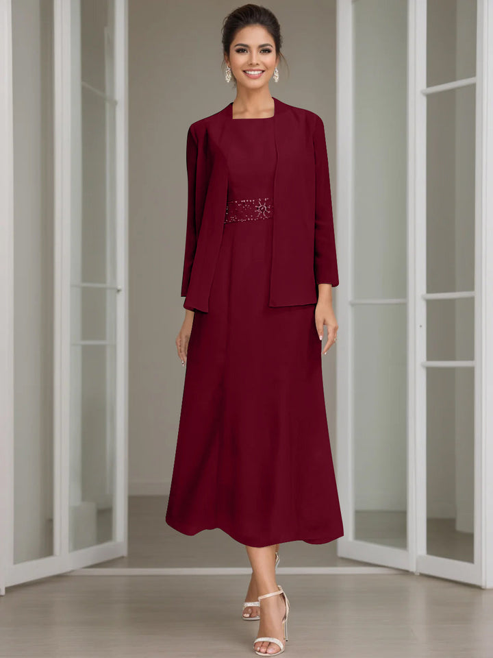 Look sofisticato: abito donna con giacca impreziosita da perline, per serate speciali.