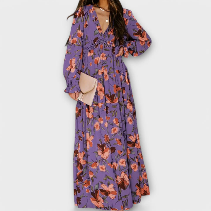 Abito maxi floreale da donna con maniche lunghe, dettagli balze, per un outfit romantico da vacanza.