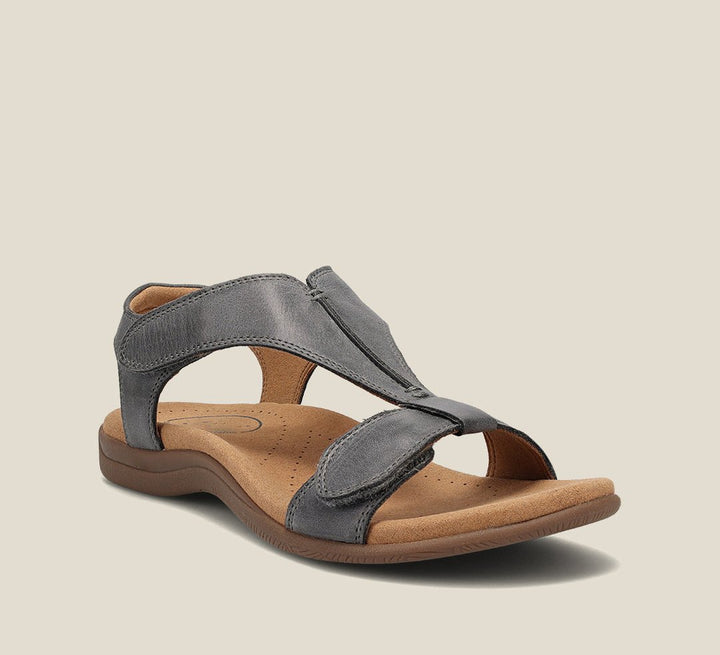 Sandali estivi donna comodi con cinturino, calzature casual ed eleganti per passeggio e tendenza moda.