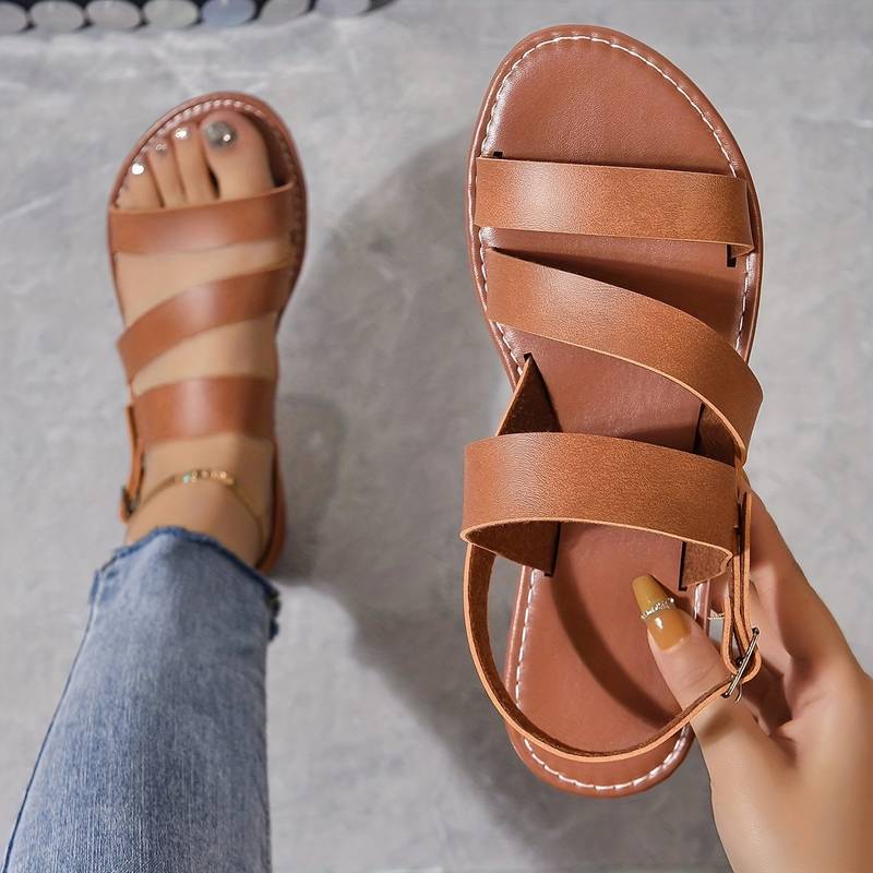 Sandali donna a tre fasce marrone chiaro, sinonimo di comfort ed eleganza casuale per le tue giornate estive.