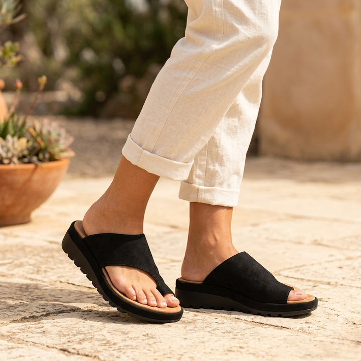 Sandali donna infradito con zeppa, suola antiscivolo. Perfetti per comfort estivo, passeggio e vacanze al mare.