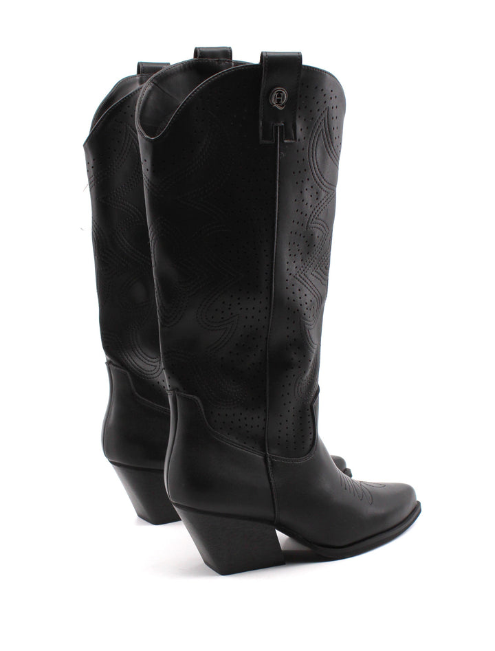 Stivali texani donna neri lucidi con ricami western in primo piano, tacco 6 cm e silhouette affusolata.