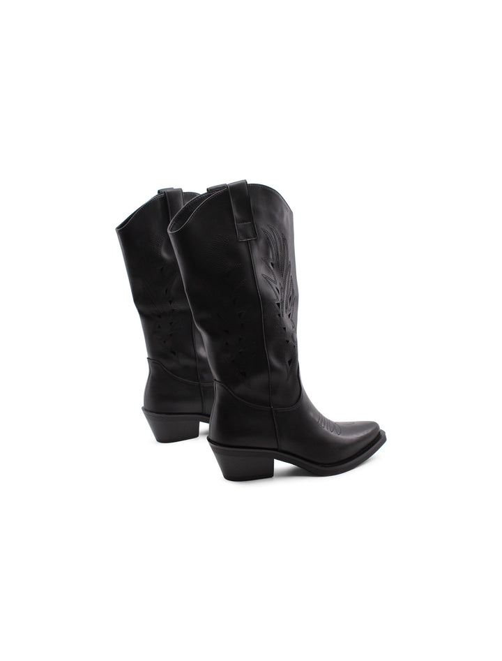 Stivali texani neri da donna con ricami traforati e tacco 5 cm. Ideali per look western e di tendenza.