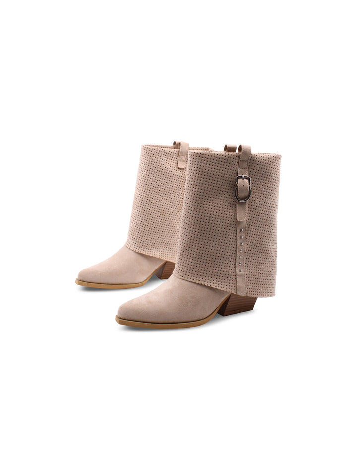 Stivaletti beige donna in stile texano con risvolto. Tacco 6 cm per comfort e moda. Scarpe versatili.