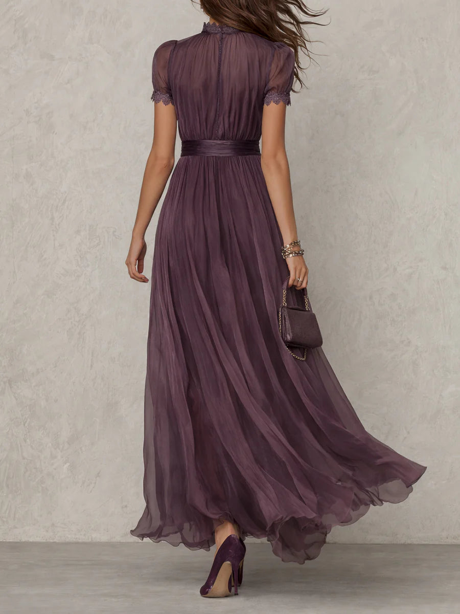 Abito elegante donna chiffon viola vintage, stile fluido. Perfetto per cerimonia, serata, eventi speciali.
