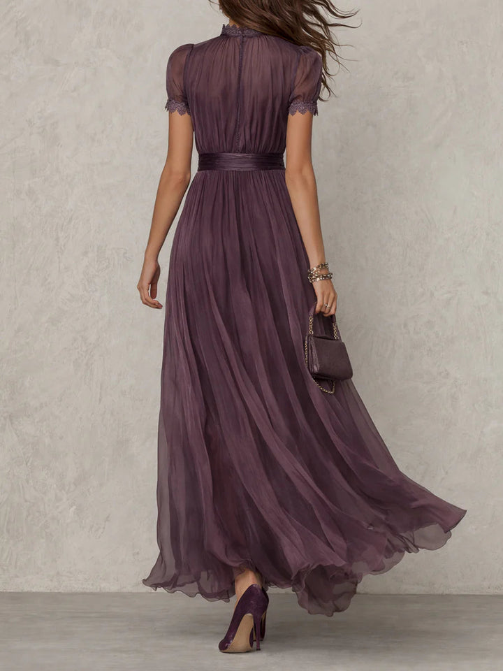 Abito elegante donna chiffon viola vintage, stile fluido. Perfetto per cerimonia, serata, eventi speciali.