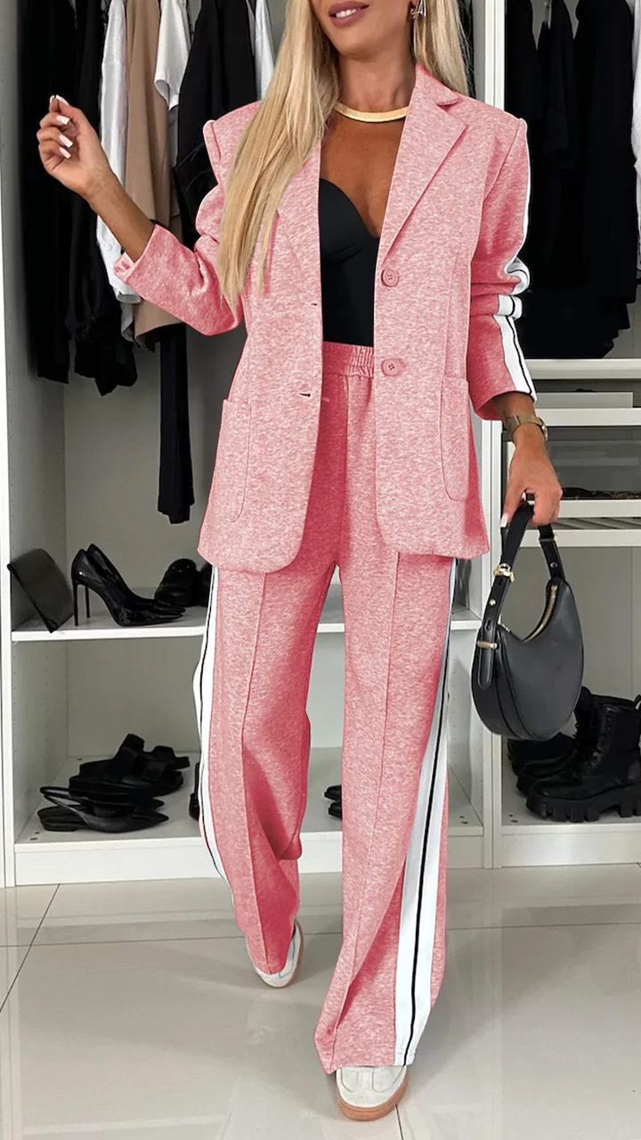 Donna: Completo due pezzi casual giacca a righe larghe e pantaloni ampi. Perfetto per un look versatile.