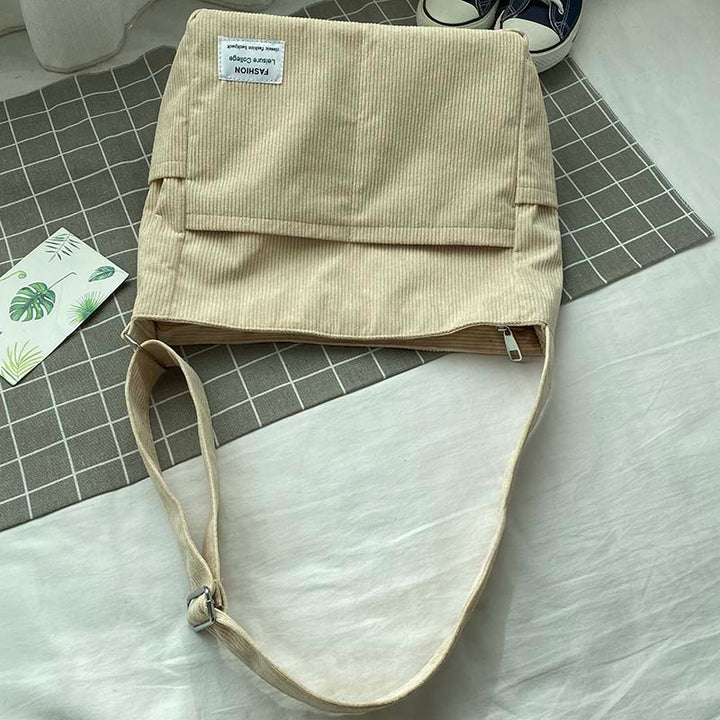 Borsa donna bianca in velluto a coste, accessorio moda retrò chic per un tocco di classe.