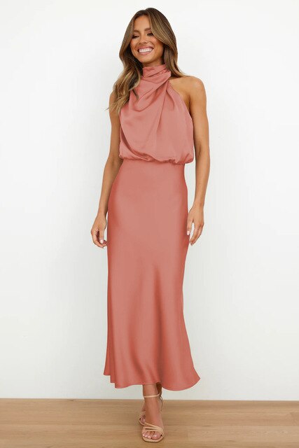Abito midi estivo da donna, scollo halterneck e cintura, per un look elegante e chic a serate cocktail.