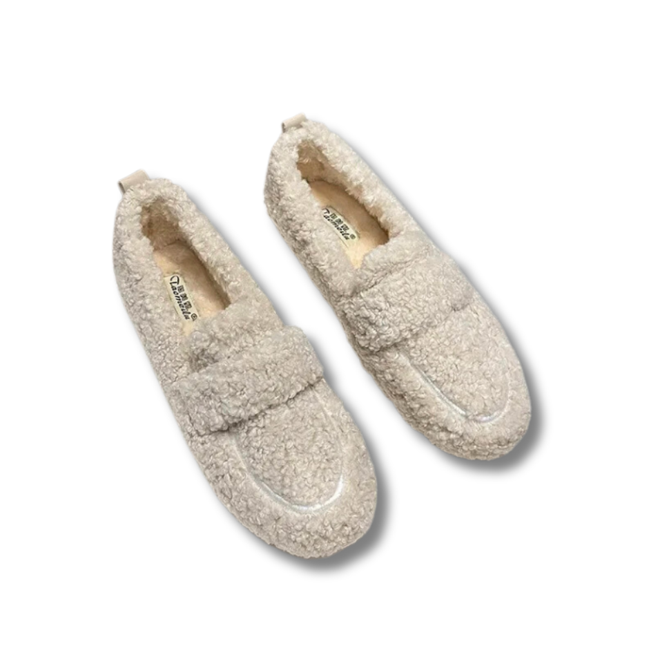 Scarpe invernali slip-on donna crema, comode e calde per passeggio casual.