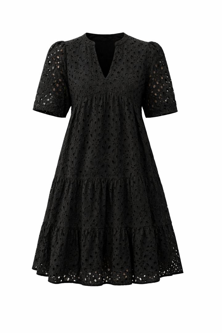 Vestito donna ricamato, adatto per serate e occasioni speciali primaverili, con design fluido.