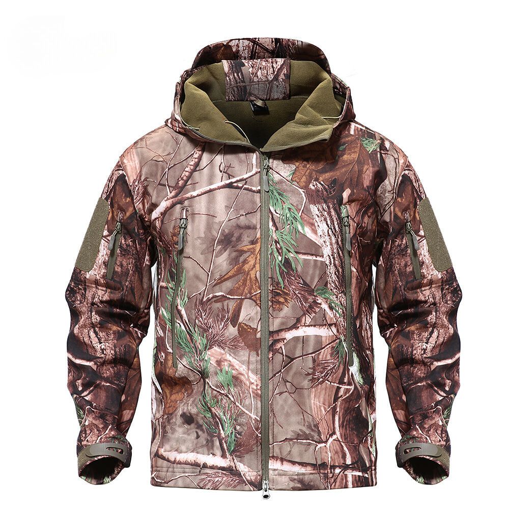 Giacca sportiva da uomo, impermeabile e termica, con cappuccio e tasche zip per un look dinamico outdoor.
