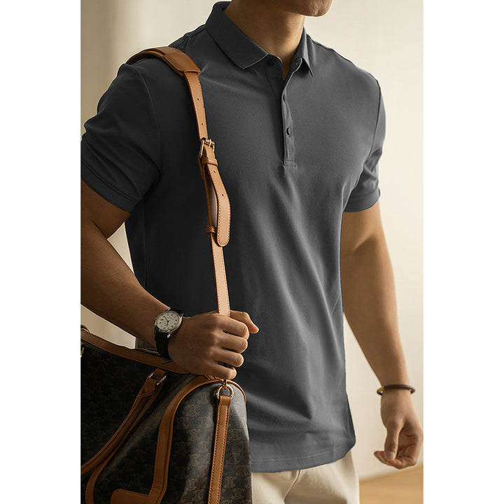 Polo uomo con colletto a rever, maniche corte, versatile per abbigliamento maschile casual-elegante.