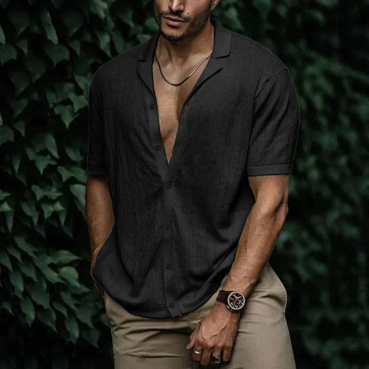 Camicia comoda da uomo, casual ed estiva, in tessuto leggero e traspirante con bottoni.