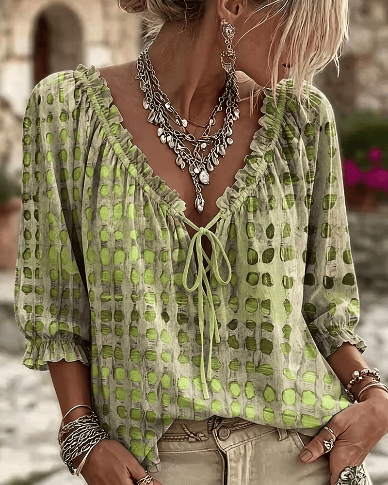 Blusa donna casual-elegante a pois per primavera/estate, scollo V, laccio. Look fresco e disinvolto, stile boho.