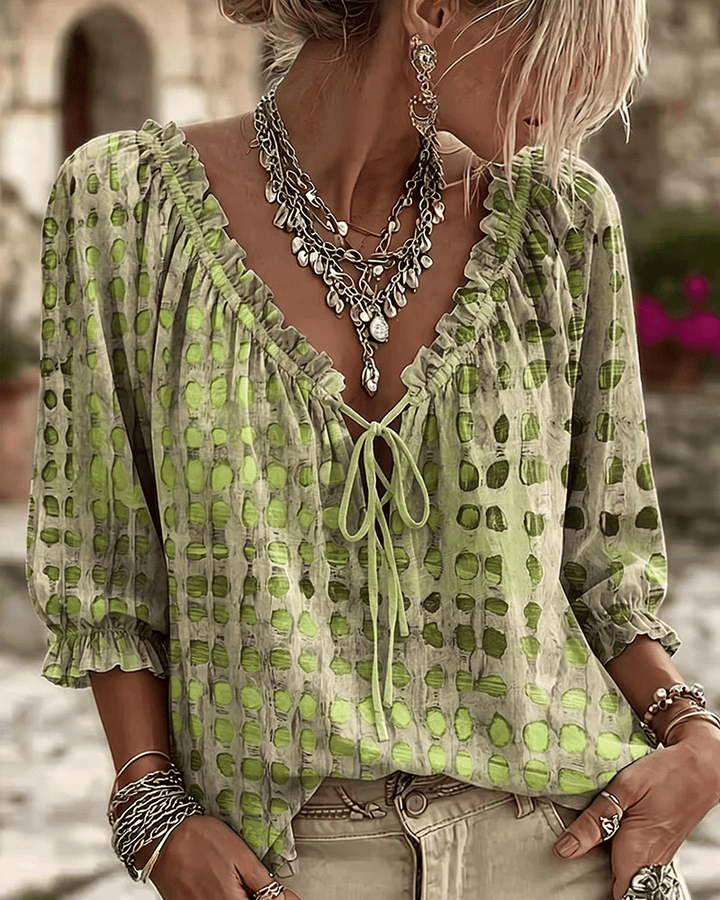 Blusa donna casual-elegante a pois per primavera/estate, scollo V, laccio. Look fresco e disinvolto, stile boho.