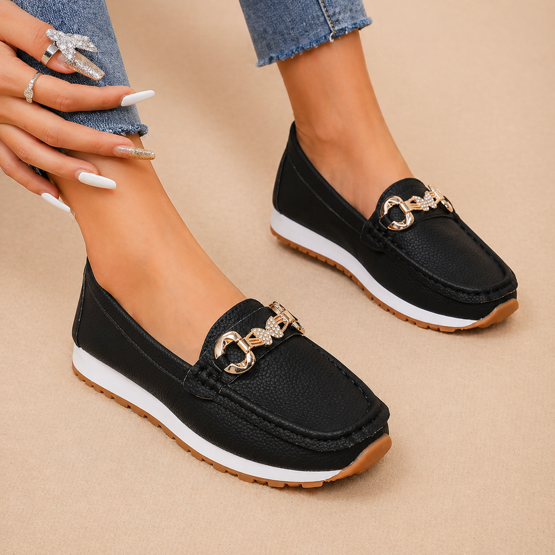 Scarpe mocassino donna, design flat e comfort superiore, perfette per stile casual quotidiano.
