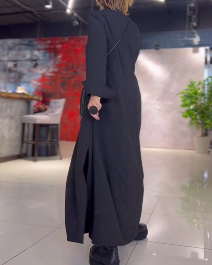 Abito lungo donna con sensuale spacco e colletto a revers. Stile chic e fluido per l'estate e autunno.