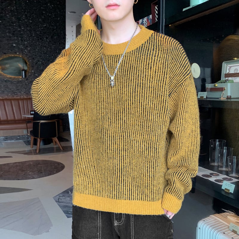 Pullover uomo giallo oversize girocollo, ideale per abbigliamento casual maschile e stile confortevole.